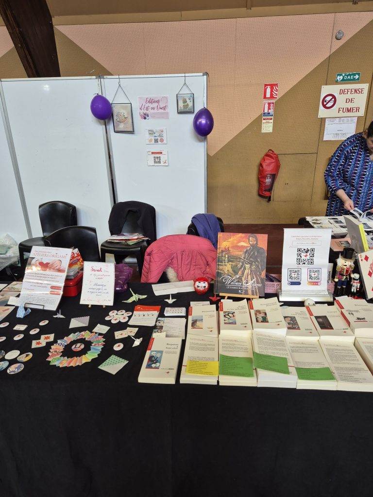 Le stand des Éditions d'Est en Ouest