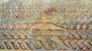Bas relief du barattage de la Mer de lait à Angkor Vat au Cambodge